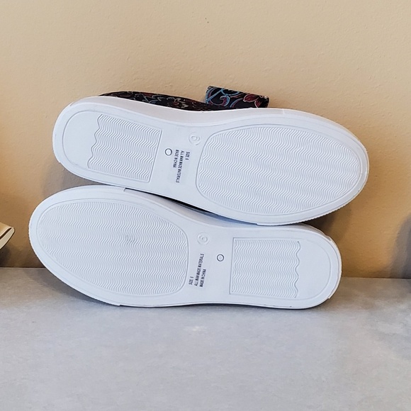 🆕️ Qupid~Floral Brocade Bow Slip On Sneakers - Picture 3 of 7